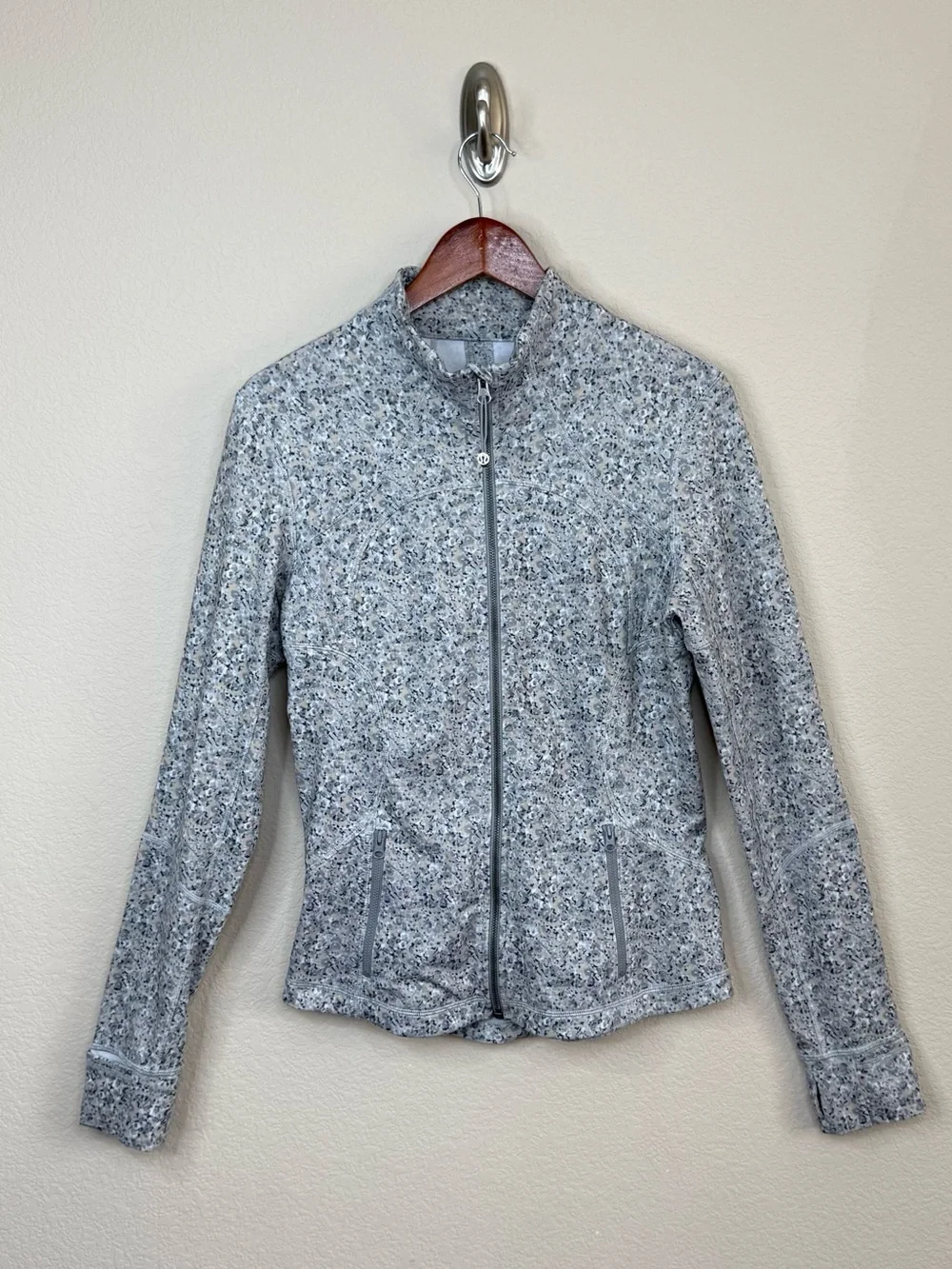 LULULEMON Forme Jacket Yoga Cuffins Petite Fleur Silver Spoon Gray Women’s Sz 10